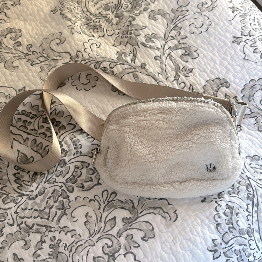 Lululemon Sherpa Everywhere Belt Bag 1L